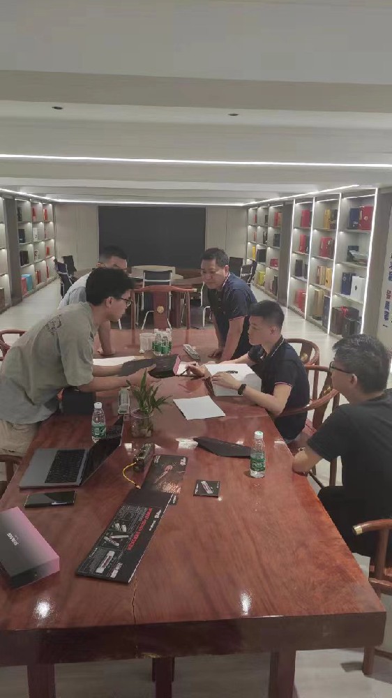 研發和(hé)創新我們一(yī)直在路(lù)上(shàng)